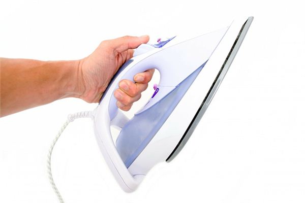 What does it mean to dream of an iron? What does it mean to dream of an iron?