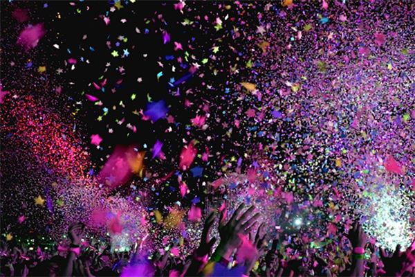 What does it mean to dream of colorful confetti? What does it mean to dream of colorful confetti?