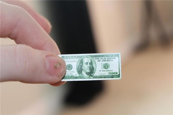 Dreaming of counterfeit money