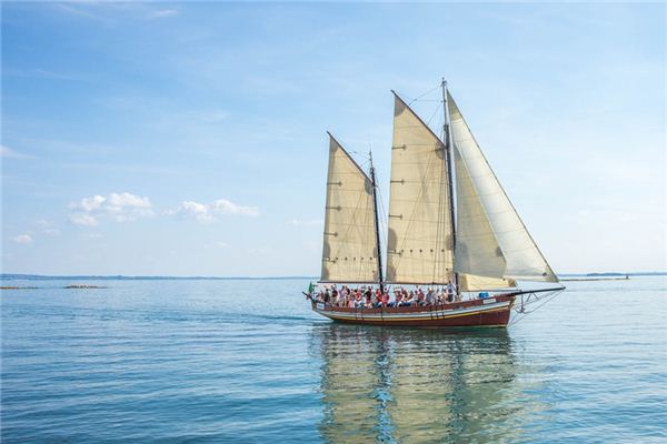What does it mean to dream of a sailboat? What does it mean to dream of a sailboat?
