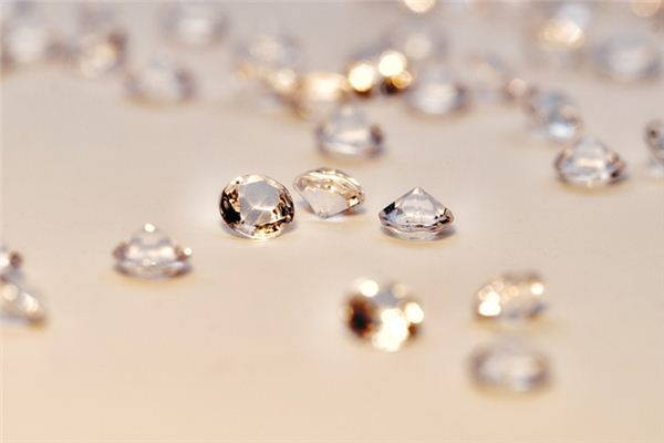 What does it mean to dream of artificial diamonds? What does it mean to dream of artificial diamonds?