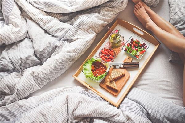 What does it mean to dream of a tray?