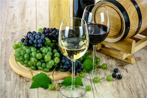 What does it mean to dream of wine? What does it mean to dream of wine?