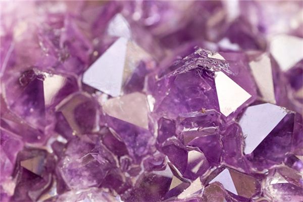 What does it mean to dream of crystal? What does it mean to dream of crystal?