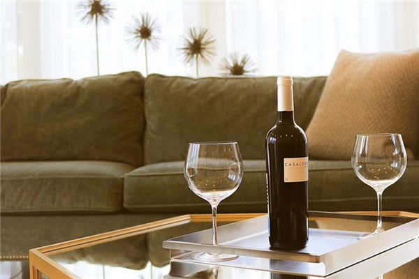 What does it mean to dream of a wine glass? What does it mean to dream of a wine glass?