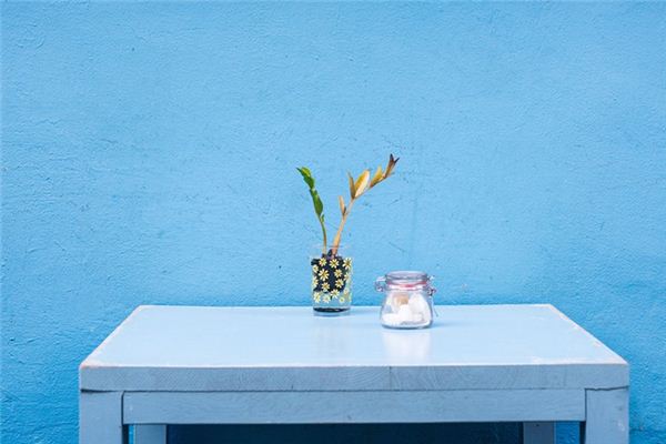 What does it mean to dream of a table? What does it mean to dream of a table?