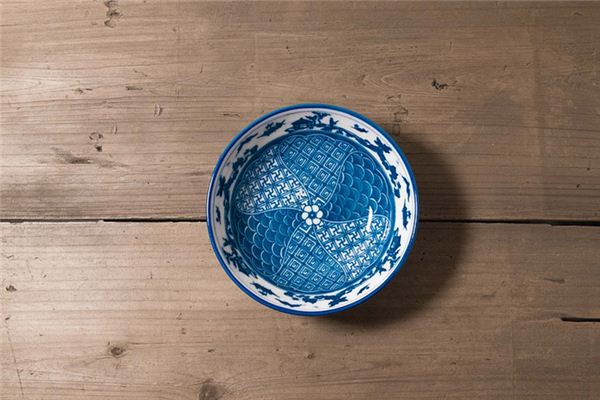 What does it mean to dream of a silver plate? What does it mean to dream of a silver plate?