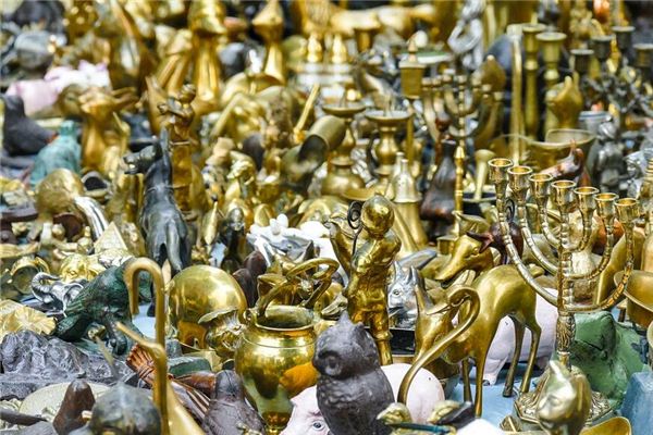Dreaming of collecting precious objects