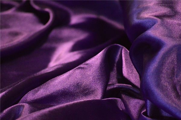 What does it mean to dream of silk? What does it mean to dream of silk?