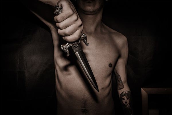 What does it mean to dream of a broken dagger? What does it mean to dream of a broken dagger?