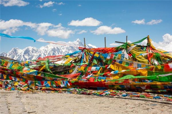 What does it mean to dream of banners and pennants? What does it mean to dream of banners and pennants?