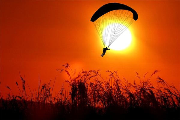 What does it mean to dream of a parachute? What does it mean to dream of a parachute?