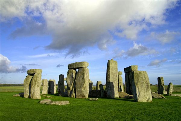 Stone pillars and paper pillars