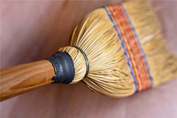 What does it mean to dream of a broom? What does it mean to dream of a broom?