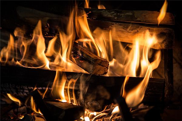 What does it mean to dream of burning wood? What does it mean to dream of burning wood?