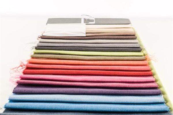 What does it mean to dream of colorful silk? What does it mean to dream of colorful silk?