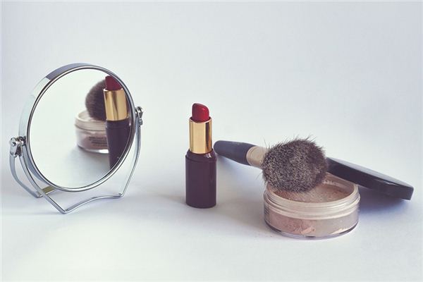 What does it mean to dream about cosmetics?