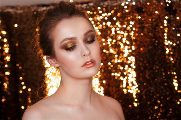 What does it mean to dream about eyeshadow?