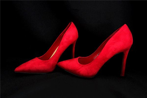 What does it mean to dream of losing a shoe heel? What does it mean to dream of losing a shoe heel?
