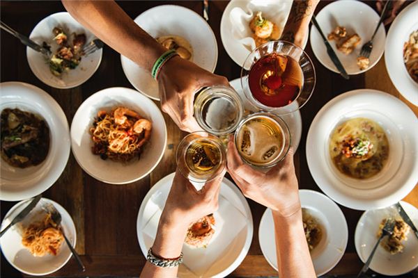 What does it mean to dream of food and wine? What does it mean to dream of food and wine?
