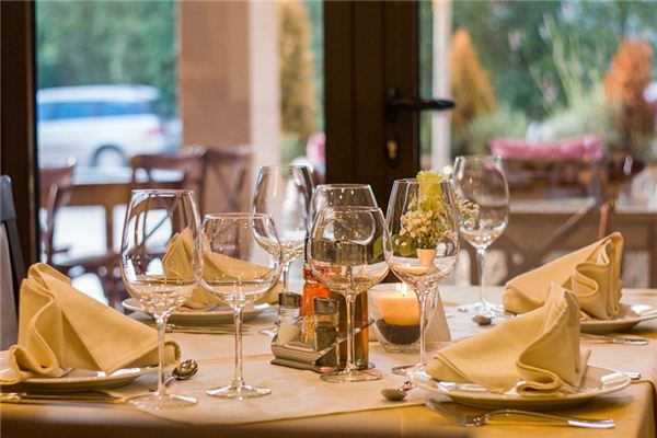 What does it mean to dream of wine utensils?