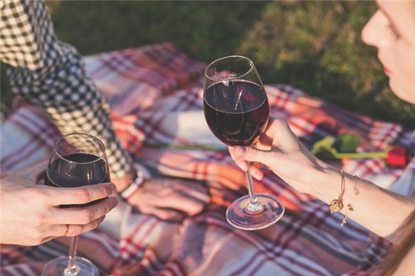 What does it mean to dream of red wine? What does it mean to dream of red wine?