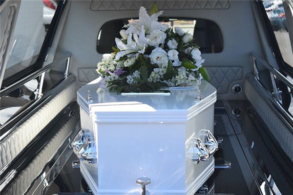 What does it mean to dream of a white coffin? What does it mean to dream of a white coffin?