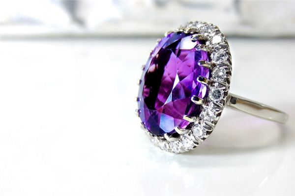 What does it mean to dream of amethyst? What does it mean to dream of amethyst?