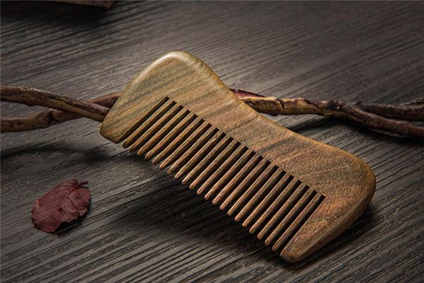 Dreaming of a comb, a wooden comb