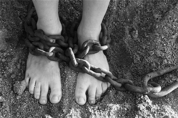 What does it mean to dream of shackles? What does it mean to dream of shackles?
