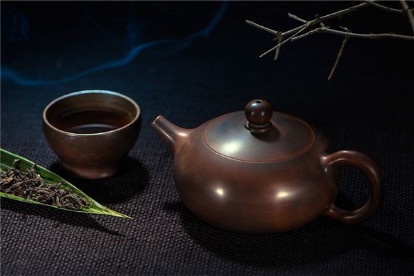 Dreaming of a teapot pouring tea