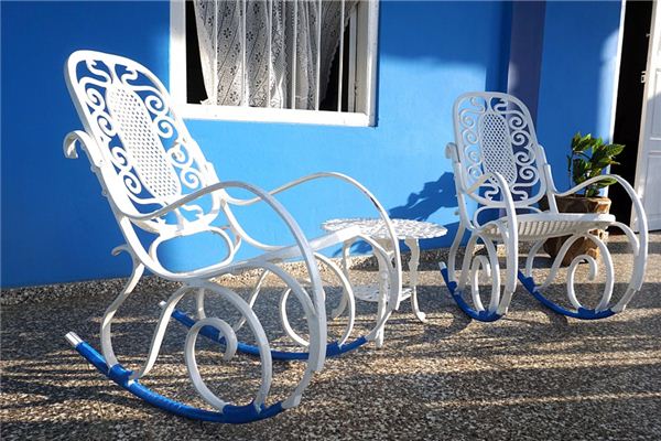 What does it mean to dream of a rocking chair? What does it mean to dream of a rocking chair?