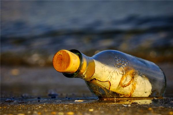 What does it mean to dream of a bottle? What does it mean to dream of a bottle?