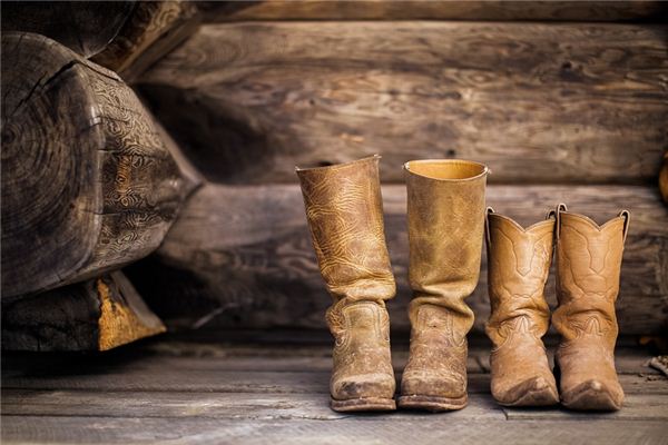 What does it mean to dream of boots? What does it mean to dream of boots?