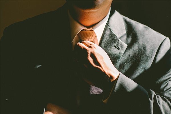 What does it mean to dream of wearing a tie? What does it mean to dream of wearing a tie?