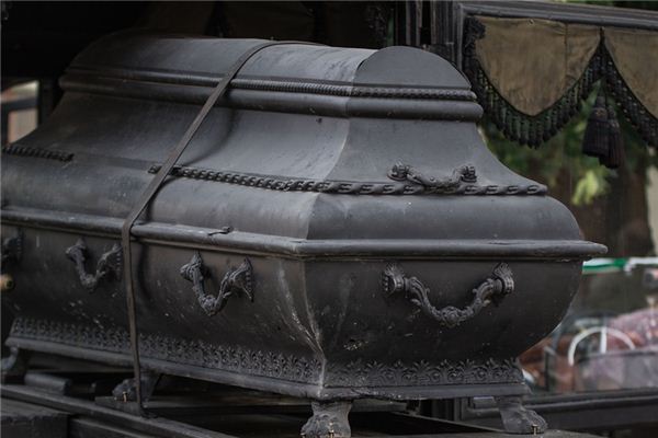 What does it mean to dream of a black coffin? What does it mean to dream of a black coffin?