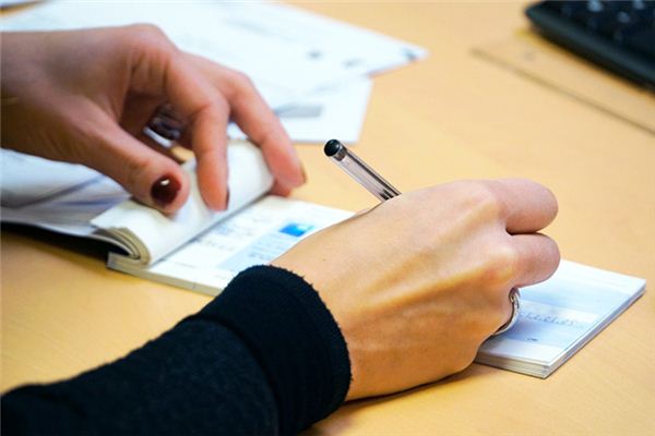 What does it mean to dream of bounced checks? What does it mean to dream of bounced checks?