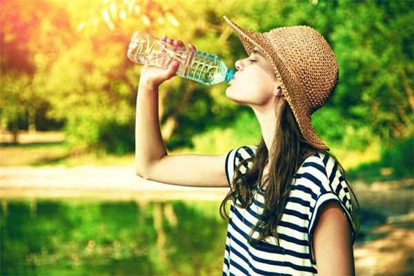 Dreaming of drinking cold water