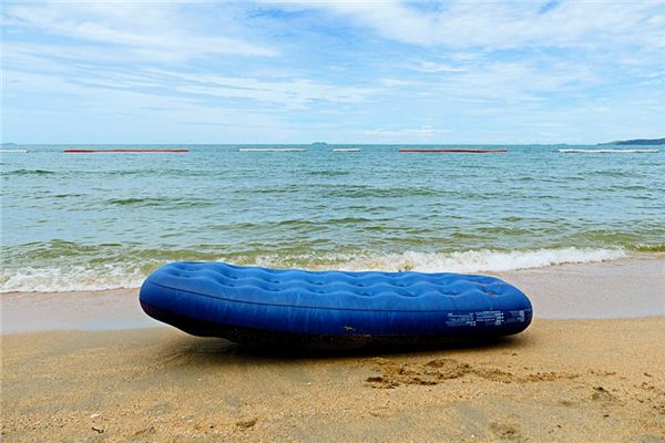 What does it mean to dream of a lifeboat? What does it mean to dream of a lifeboat?