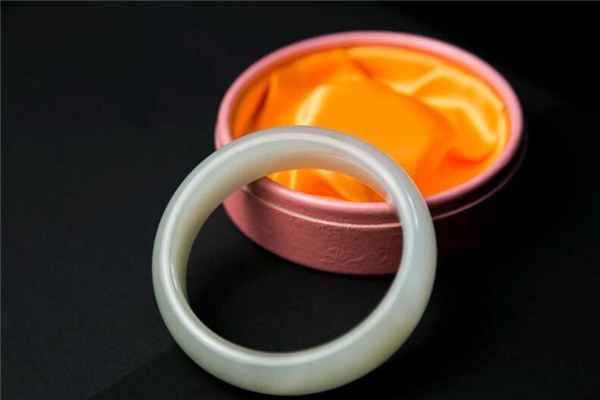 What does it mean to dream of a jade bracelet? What does it mean to dream of a jade bracelet?