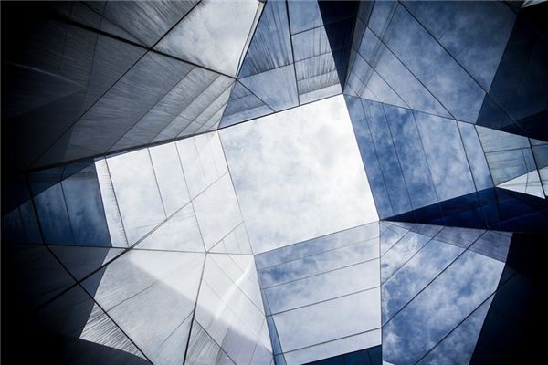 What does it mean to dream of glass? What does it mean to dream of glass?
