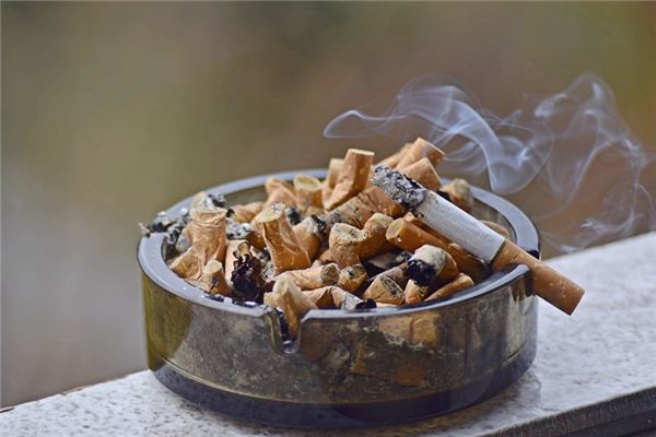 What does it mean to dream of an ashtray? What does it mean to dream of an ashtray?