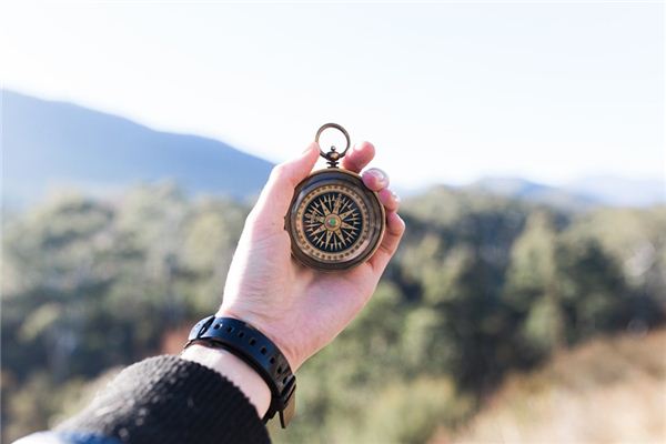 What does it mean to dream of a compass? What does it mean to dream of a compass?