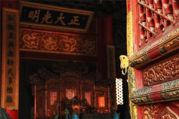 What does it mean to dream of an emperor's throne? What does it mean to dream of an emperor's throne?