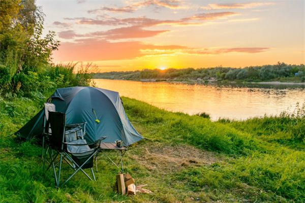 I dreamed of camping on a riverbed.