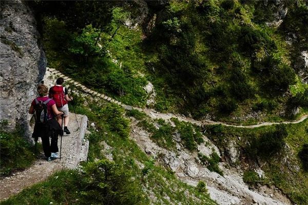 Dreaming of walking on a dangerous path