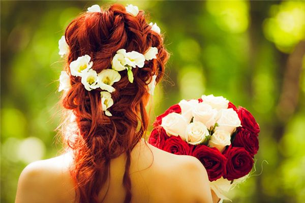 What does it mean to dream of having your hair styled in a bun? What does it mean to dream of having your hair styled in a bun?