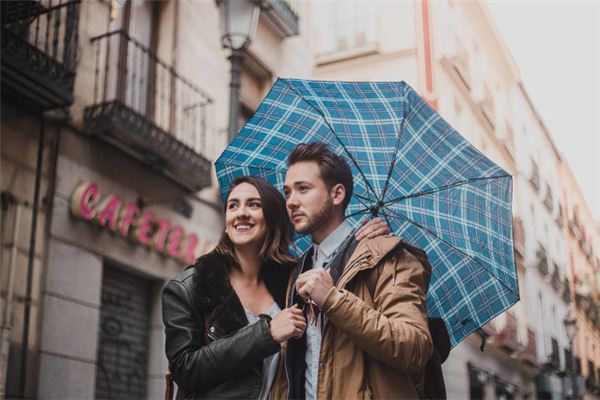 I dreamed of walking in the rain with my lover.
