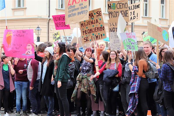 What does it mean to dream of a demonstration? What does it mean to dream of a demonstration?