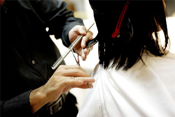 What does it mean to dream of getting a haircut? What does it mean to dream of getting a haircut?